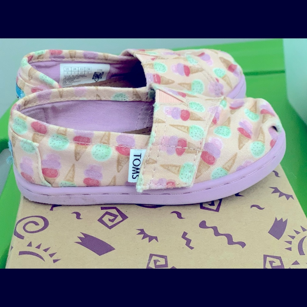 Toddler Toms- size 6